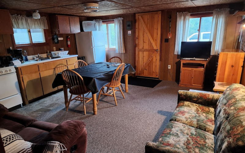 Hiawatha Cabins (Midway Cabins & Service) - Hiawatha Cabins (newer photo)